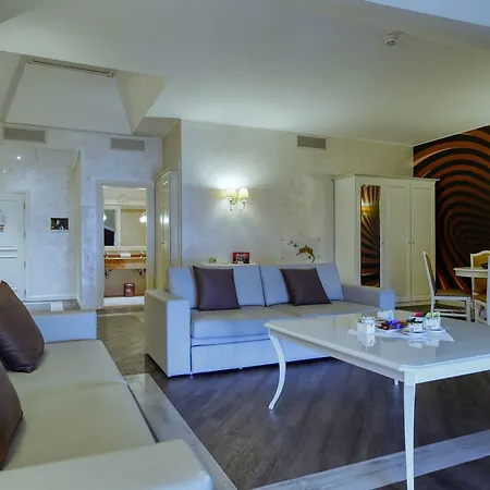 מלון Gardaland 3*